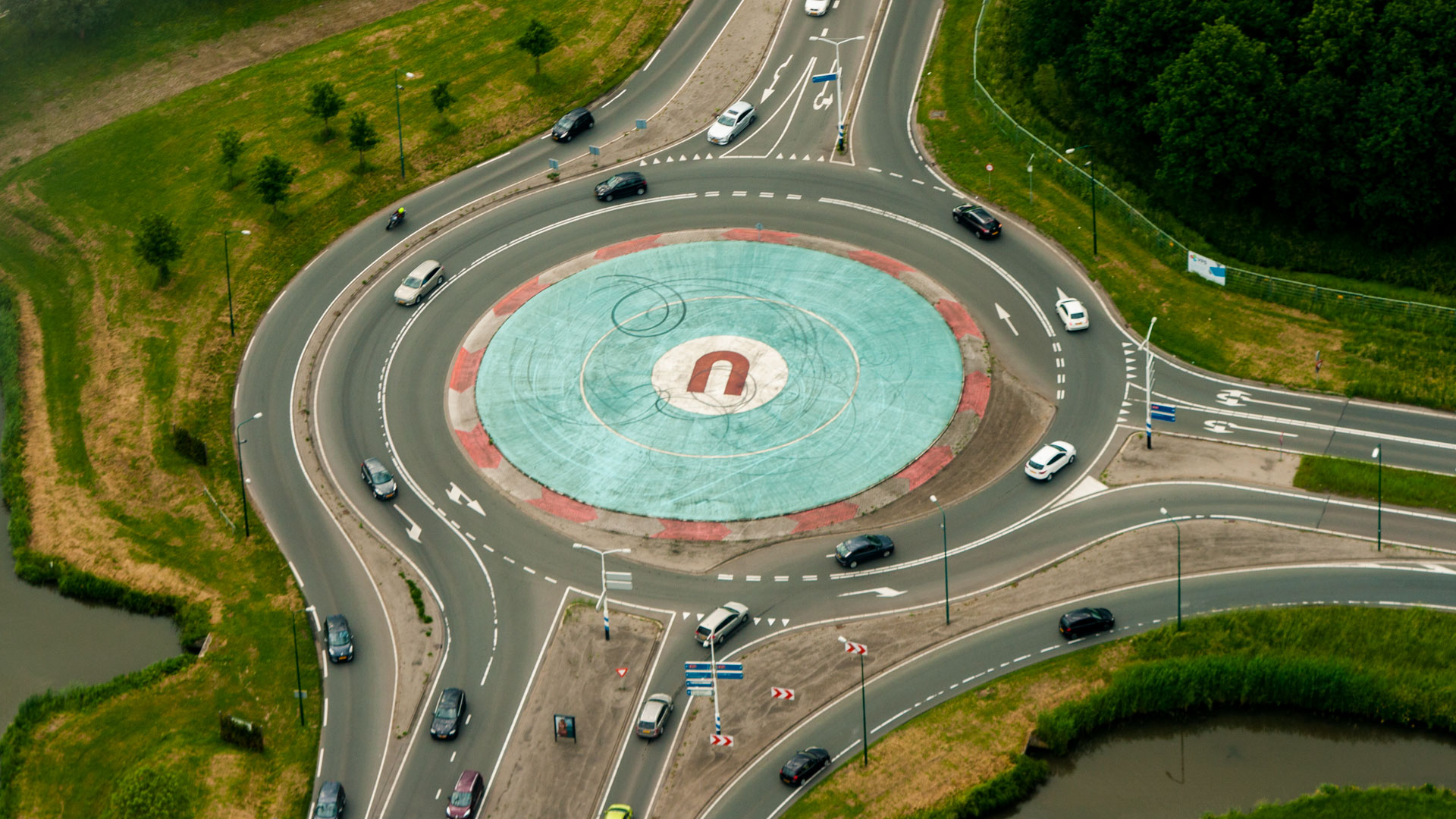 Ufo-landingsbaan Houten, verwelkomt vreemde culturen (door Inge en Martin Riebeek)